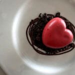 Dalla tecnica alla sala: scopri la filosofia culinaria del nostro ristorante. Prova il dessert 'Cuore' nel menù degustazione di San Valentino. Prenota ora! Dessert di San Valentino